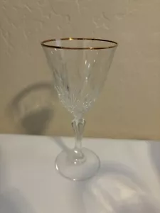 Elegante copa de vino de cristal con borde dorado patrón de piña - Imagen 1 de 4