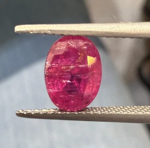 2.07 carat - Mesmerizing Unheated Vivid Red Natural Ruby - Picture 1 of 4