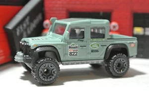 Hot Wheels Loose - '15 Land Rover Defender Double Cab - Green - 1:64 Hot Trucks - Picture 1 of 2