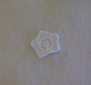 Aplique de costura de crochet blanco estrella acolchado libro de recortes - Imagen 1 de 2