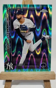 2025 Topps Chrome Aqua RayWave Refractor Devin Williams /199 #153 Yankees - Bild 1 von 8