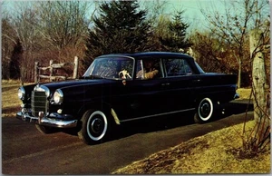 Postal publicitaria Mercedes-Benz 220 vintage años 60 sedán de 4 puertas/sin usar - Imagen 1 de 2