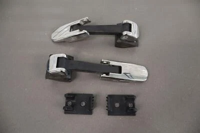 03-09 Hummer H2 OEM Correas/Pestillos para Capucha (Negro y Cromo) Par de 2 OEM Foto 1 de 4