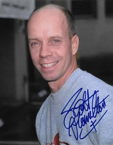 *SCOTT HAMILTON*FIRMADO*AUTOGRAFIADO*FOTO*EE.UU.*OLIMPIADAS*PATINAJE SOBRE HIELO*CERENIO*8"" X 10"" - Imagen 1 de 2