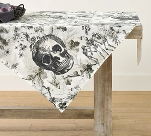 Pottery Barn Halloween Spooky Toile Tischüberwurf Totenkopf Krähe Fledermäuse 50x50 NEU - Bild 1 von 4