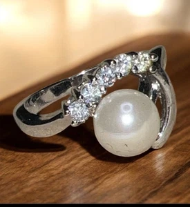 Anillo Essentials Blanco Perla y Estrás Tono Plata Talla 8 Moda/Disfraz Anillo - Imagen 1 de 3