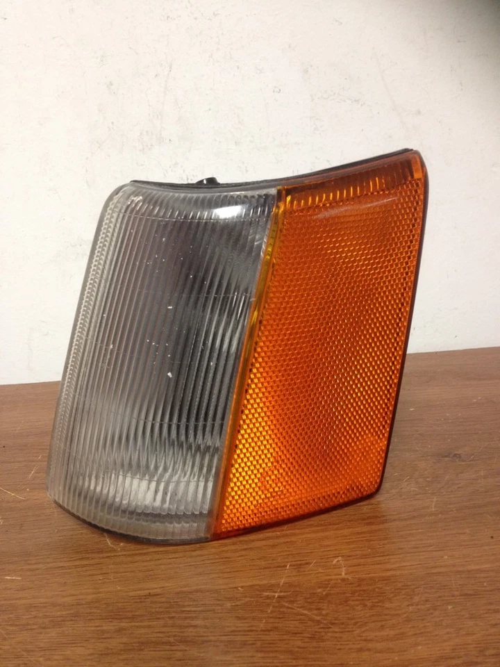 1998 JEEP GRAND CHEROKEE LEFT/DRIVER CORNER LIGHT OEM - Image 1 of 1