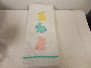 New 2 Rabbit Hill Farm White Kitchen Towels Bunnies 100% Cotton Easter - Picture 1 of 4