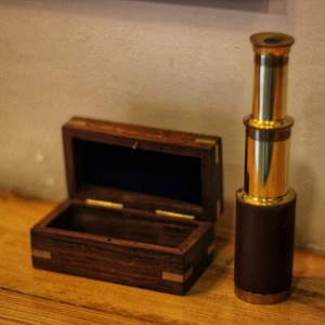 Mini telescopio de mano pirata de latón Capitán de 6" de colección con caja de madera - Imagen 1 de 5