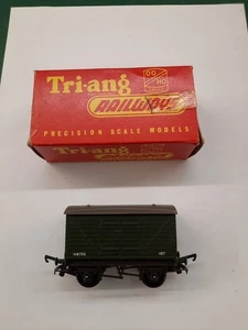 Tri-ang Railways R11 Green 10T Closed Van Rn W8755 OO Gauge - Picture 1 of 3
