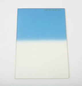 LEE Filters 100mm x 150mm Sky Blue 2 Grad Resin Graduated Filter - Picture 1 of 3