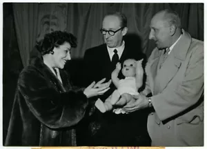 Débuts au théâtre de Marie Dubas, vedette de la chanson. 1952. - Imagen 1 de 2