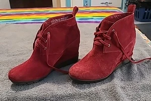 ROCKPORT ADIPRENE 8M Red SUEDE LACE UP WEDGE HEEL ANKLE BOOTS BOOTIES NEW - Picture 1 of 7