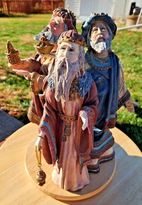 Duncan Royale 1985 History of Santa II Magi Collectors- Autographed - 2 times! - Image 1 of 4