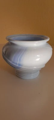 Mini Vase Übertopf hellblau Milchglas Porzellan Wellenstrukturmuster 9x12x7cm - Bild 1 von 4