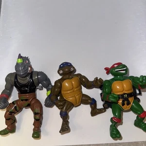 Lotto di 3 action figure vintage anni 90 Teenage Mutant Ninja Turtle - Foto 1 di 7
