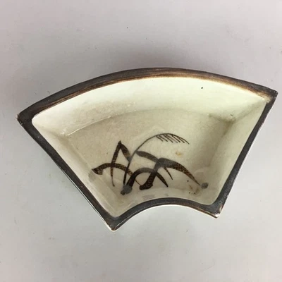 Японская керамическая маленькая чаша винтажная керамика в форме вентилятора белая коричневая PP464 - Изображение 1 из 4