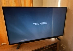 Toshiba 50UL2163DBC 50” 4K Ultra HD Smart LED TV - Mint Condition - Picture 1 of 5