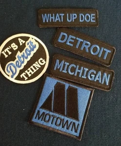 5 Stk. Detroit Michigan Posten blau bestickte Patches verschiedene Größen 3" -3,5" - Bild 1 von 2