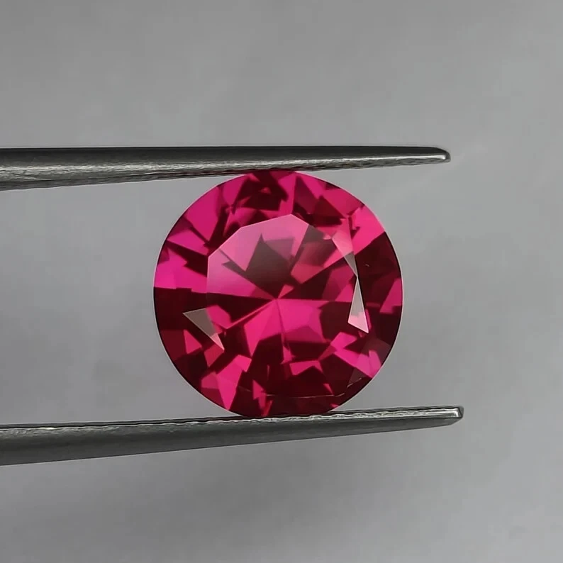 Precision Cut - 4.70 ct Ruby, Deep Star Cut Lab Ruby, 10 MM Round Cut Ruby - Image 1 of 4
