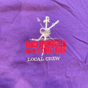 Bruce Springsteen 2007 T Shirt Magic Tour Local Crew Size XL Purple - Picture 1 of 4