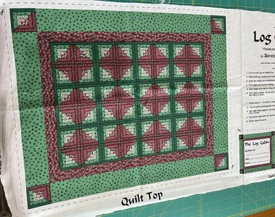 Manta y almohada para muñeca panel de tela de algodón cabaña de troncos verde borgoña Dorothy Dear  Foto 1 de 3