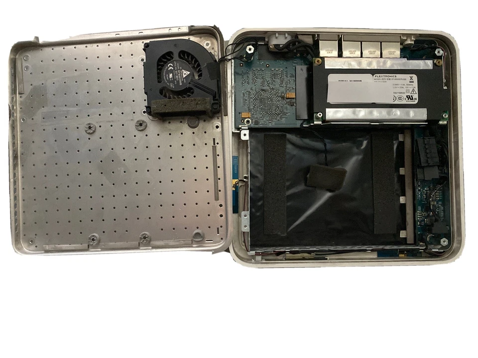 Apple Time Capsule 1TB,External,7200RPM (MB765LL/A) HDD - Image 1 of 1