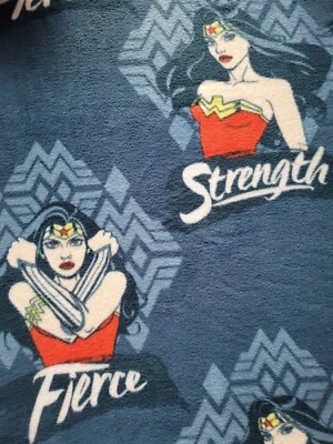 Nueva Manta Polar Mujer Maravilla Estampado Superhéroe con Borde de Crochet Aprox 30" x 36" Foto 1 de 2