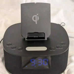 Onn 5 Watt Radiowecker mit Wireless Charging Bluetooth - Bild 1 von 6
