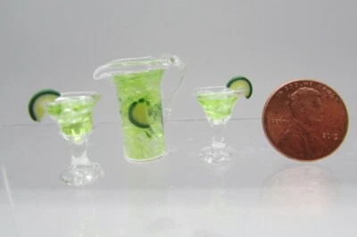 Juego de jarra y vasos de vidrio lleno de margarita en miniatura para casa de muñecas IM65734 Foto 1 de 2