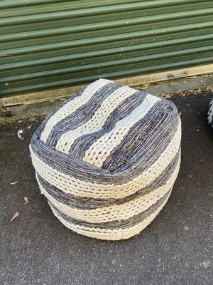 Puf Dhurrie a rayas tejido a mano - Taburete otomano para pies bolsa de frijoles - Dormitorio dormitorio Ho... Foto 1 de 3