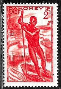 HICK GIRL- MINT FRENCH DAHOMEY STAMP   SC#113  1941  MAN POLING CANOE   L641 - Picture 1 of 2