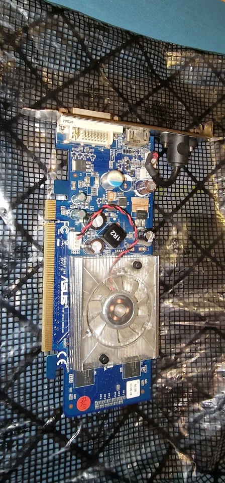 NVIDIA GeForce 8400 GS GPU 256MB DDR2 PCI-E Graphics Card Retro Gaming - Image 1 of 4