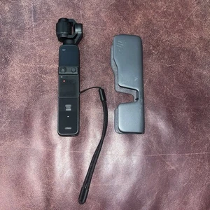 DJI POCKET 2 4K UHD HANDKAMERA MIT 3-ACHSEN STABILISATOR & DO IT ALL GRIFF. - Bild 1 von 11