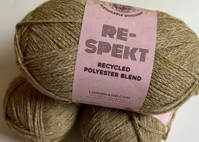 Hilo de avena Lion Brand Respect #127Q poliéster reciclado 3 madejas 262 yardas 3,5 oz Foto 1 de 4