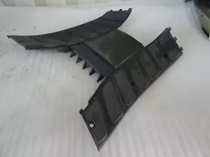 E9. Piaggio Sfera 50 Rst Tittbrett Foot Board Foot Rest Cover Fairing - Picture 1 of 3