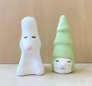 Yoshitomo Nara Puppen Shirakawara Ware 2er Set mit Box das Waldkind Aomori Hund - Bild 1 von 3