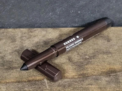 Тени для век Korres Twist ~ черные ~ полноразмерный карандаш - Изображение 1 из 4