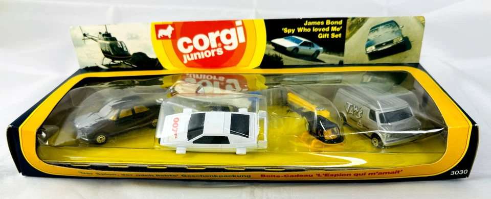 VINTAGE JAMES BOND CORGI JUNIORS 3030 GIFT SET SPY WHO LOVED ME 1977 - Image 1 of 4