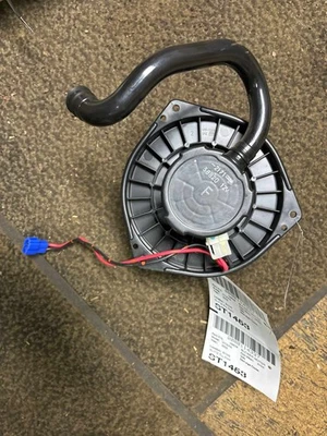 Двигатель вентилятора SUZUKI XL-7 04 05 06 - Изображение 1 из 3