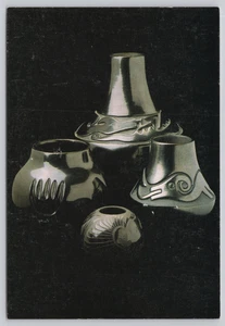 Postcard New Mexico Blackware Jars Pueblos of Santa Clara & San Ildefonso 6x4 - Picture 1 of 2