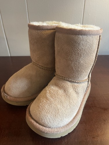 Stivali UGG 5251 T classici corti in pelle di pecora per bambini piccoli taglia 8 marrone cammello