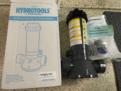 Clorador automático para piscina Swimline HydroTools 8750 en línea sobre el suelo Foto 1 de 3
