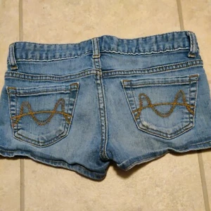 Mossimo Fit 6 juniors size 1 denim jeans med wash distressed 5 pockets 2" inseam - Picture 1 of 7