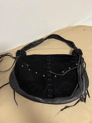 Bolso de hombro Queen Collection para mujer hobo de cuero gamuza negro con flecos tachonados Foto 1 de 4