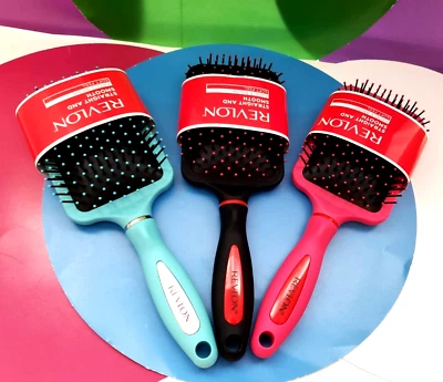 Juego de cepillos de pelo con paleta de tacto suave liso y liso Revlon, negro + verde + rosa Foto 1 de 3