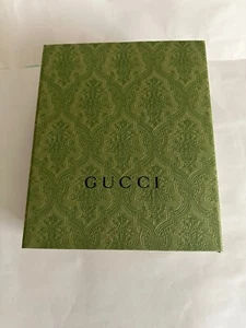 GUCCI VACÍA CAJA DE REGALO VERDE EN RELIEVE tapa magnética con bisagras 10,5 X 8,5 X 4,5 - Imagen 1 de 5