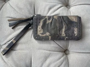 B Makowsky Camo Leather wallet/ Wristlet with zipper closure - Picture 1 of 5