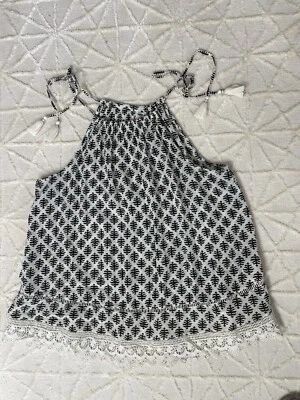 Camiseta sin mangas Old Navy para mujer negra blanca de encaje fluida con borlas de hombro XL Foto 1 de 4