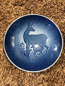 Bing & Grondahl 1975 Mothers Day Plate Doe & Fawns~B&G Copenhagen Porcelain Hang - Picture 1 of 2